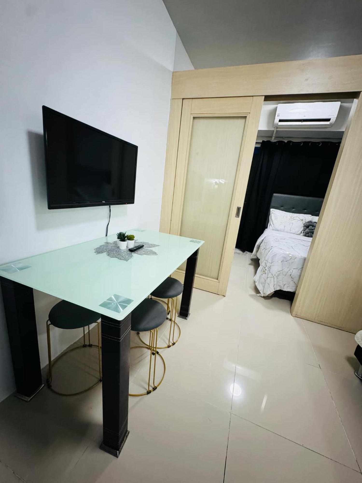 Moa Pasay Sea Residences Condotel Exteriör bild